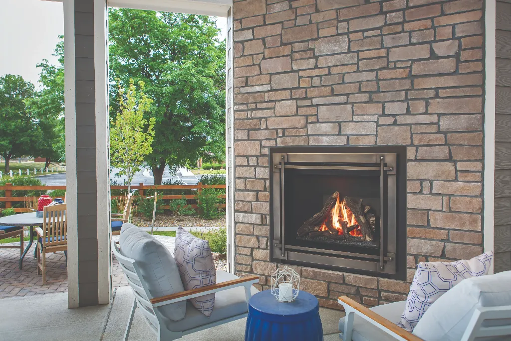H5_spread-outdoor.webp